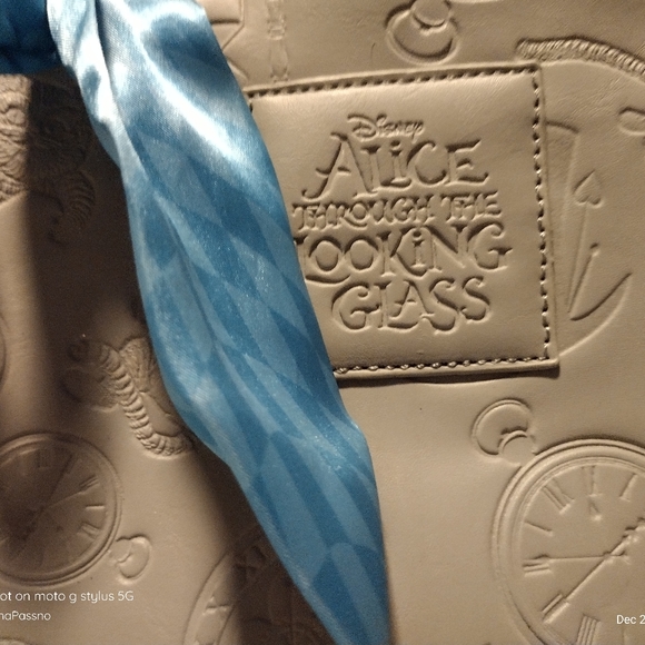 RARE lounge fly alice through the looking glass purse - Picture 3 of 7